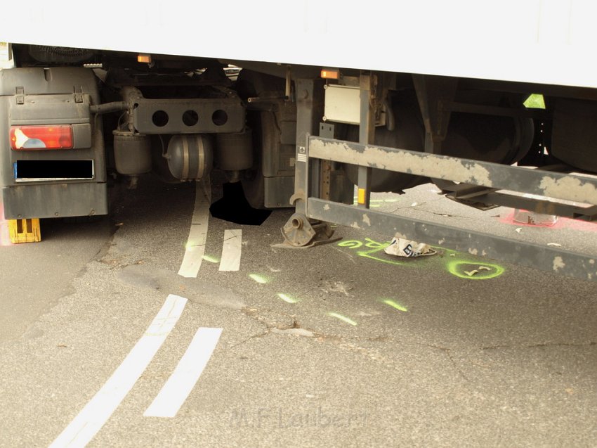 VU Rad LKW Koeln Duennwald Roensahlerstr P124.JPG